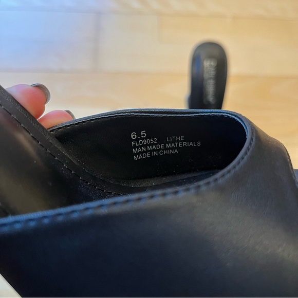Cape Robbin Black Heels Open Square Toe Block Heel EUC Womens Size 6 - Picture 6 of 6